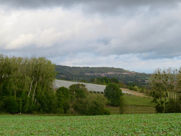 Depuis le chemin, la vue sur Fèves