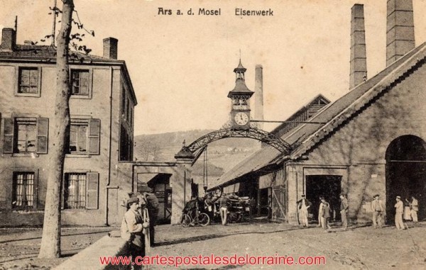 L'industrie du minerai de fer à Ars-sur-Moselle. (<em>carte postale ancienne, pas de date indiquée</em>)