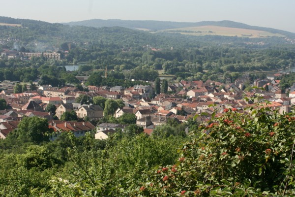 Ars-sur-Moselle, <strong>en fond de vallée encaissée.</strong>