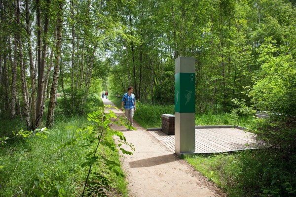 Totems et espaces de médiation paysagère - Totems signalétiques et espaces de médiation au sein du Nature Park de Trebbin (Allemagne), Agence hochC